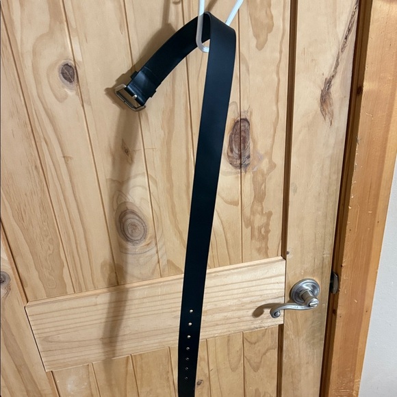 Old Navy Classic Black Leather Belt - Picture 2 of 4